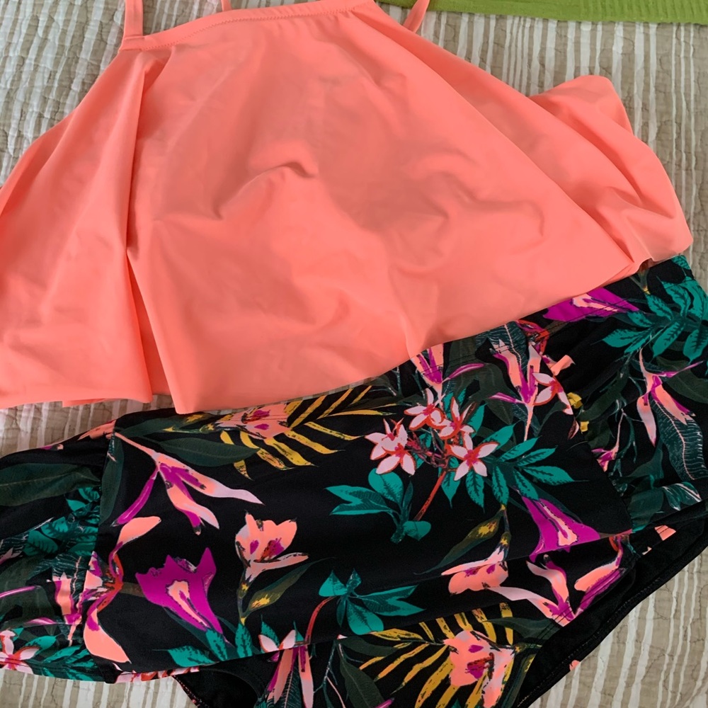 Old navy plus Flutter bikini top  & ruched bottoms